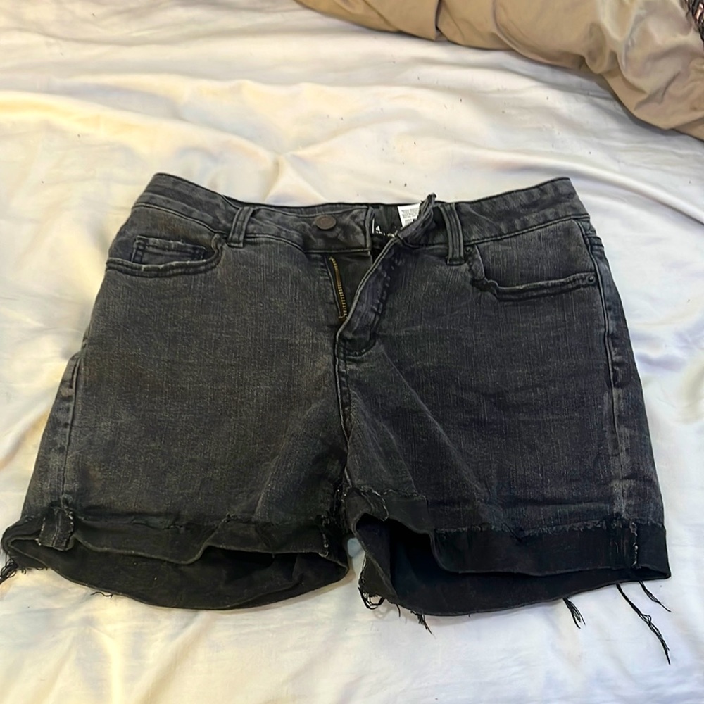 Time and Tru size 4, black jean shorts